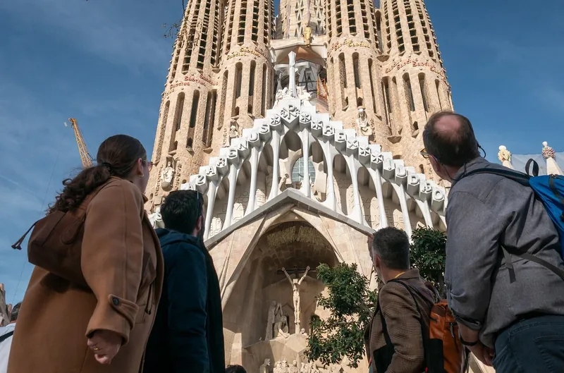 Gaudí in One Day with La Pedrera & Tapas