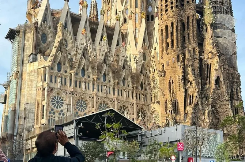 Private Gaudí Tour with Hotel Pickup