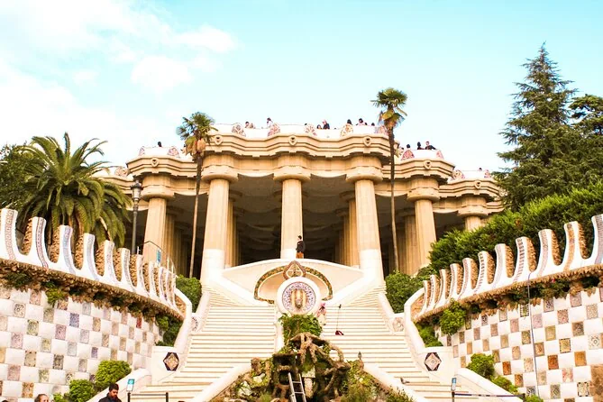 The mosaic stairway at Park Güell leading up to the Hypostyle Room